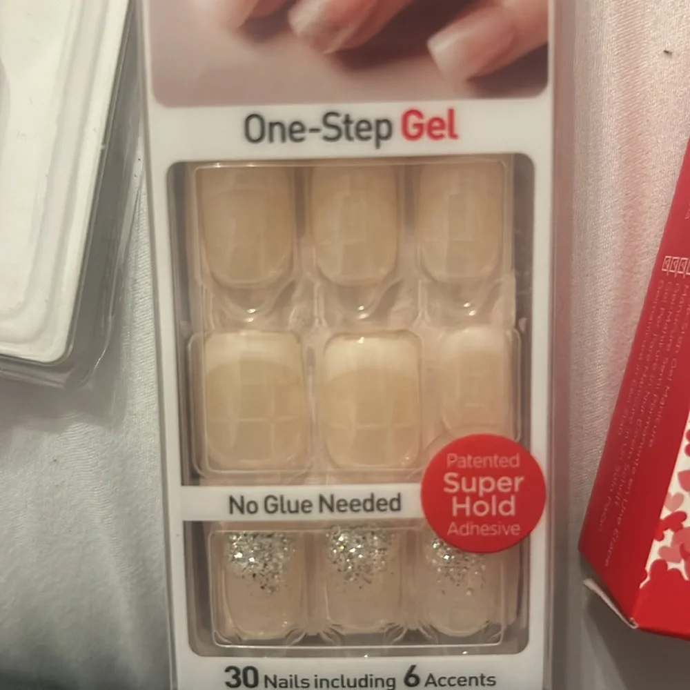 Kiss Valentines Day/French Press Ons - Picture 3 of 3